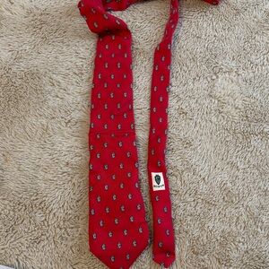 Vineyard Vines Red Tie with Blue Pattern